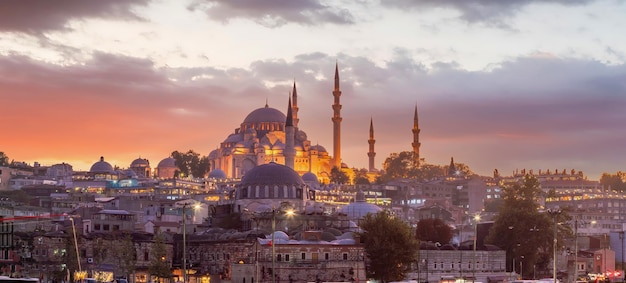 Bella vista di Hagia Sophia a Istanbul, in Turchia, dall'alto al tramonto