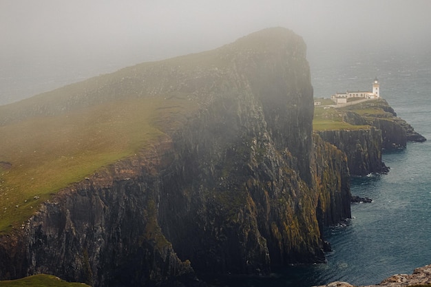 Bella vista di un faro di Neist Point Waterstein Regno Unito