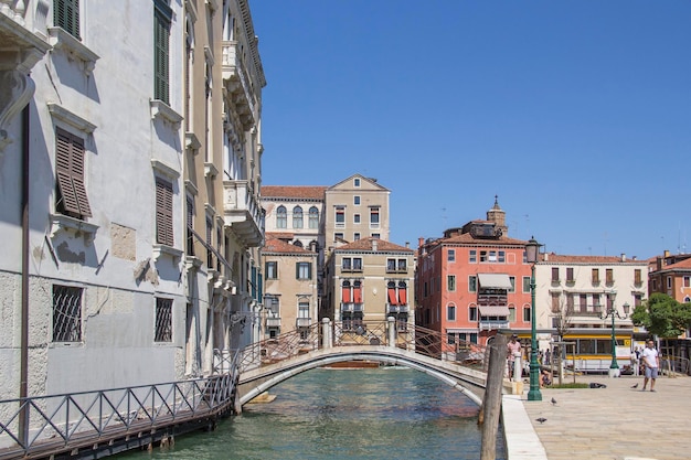 Bella vista di uno dei canali veneziani a Venezia, Italia