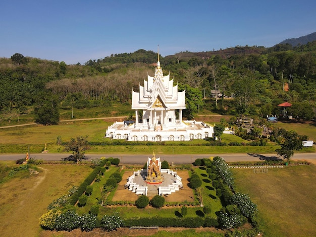 Bella vista di Wat Phu Khao Lek Nopphitam District Nakhon Si Thammarat Provincia Thailandia