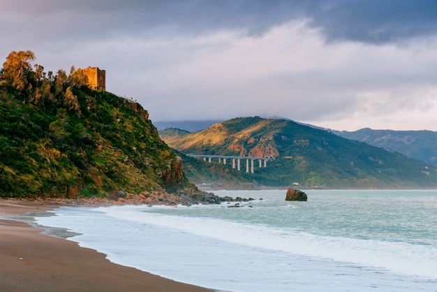 Bella vista lungo il Capo Milazzo.