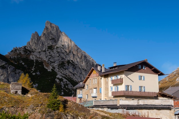 Bella vista panoramica al passo falzarego il territorio di Agordo e Cortina d'Ampezzo, Dolomiti Italia.