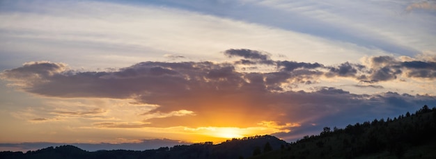 Bella vista panoramica del tramonto