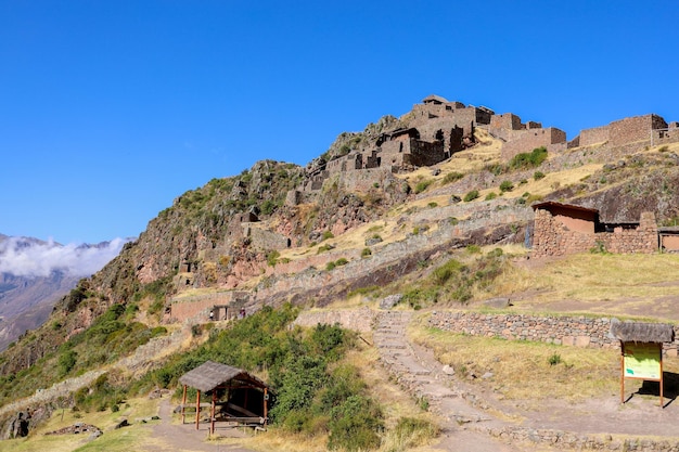 Bella vista sulle rovine di Pisac a Cusco