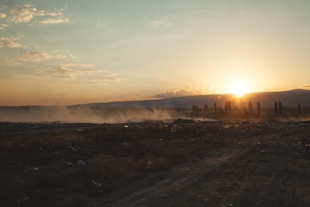 Bella vista. Tramonto al campo. Armenia