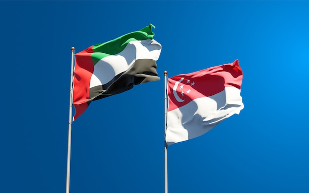 Belle bandiere di stato nazionali degli Emirati Arabi Uniti Emirati Arabi Uniti e Singapore insieme
