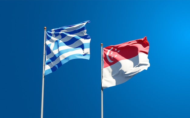 Belle bandiere di stato nazionali della Grecia e di Singapore insieme