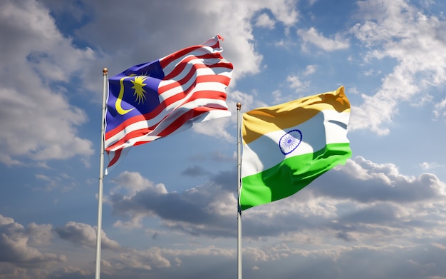 Belle bandiere nazionali dello stato della Malesia e dell'India insieme
