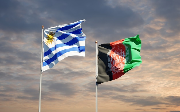 Belle bandiere nazionali di stato dell'Afghanistan e dell'Uruguay