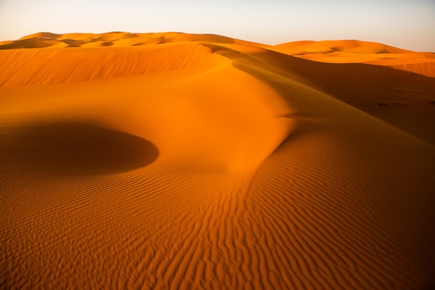 Belle dune di sabbia nel deserto del Sahara in Marocco