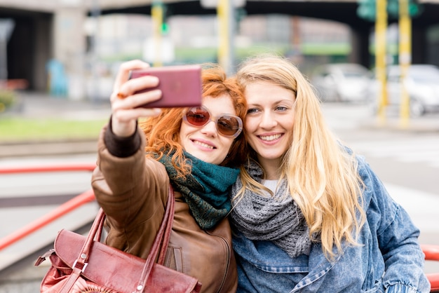 belle giovani donne