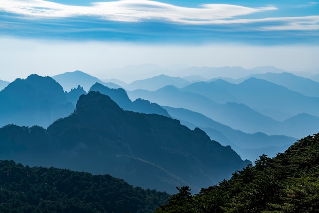 Belle montagne e fiumi nel Monte Huangshan, in Cina