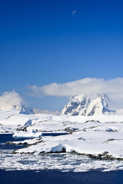 Belle montagne innevate