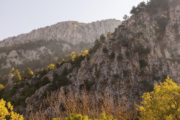 Belle montagne nella stagione autunnale