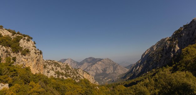 Belle montagne nella stagione autunnale