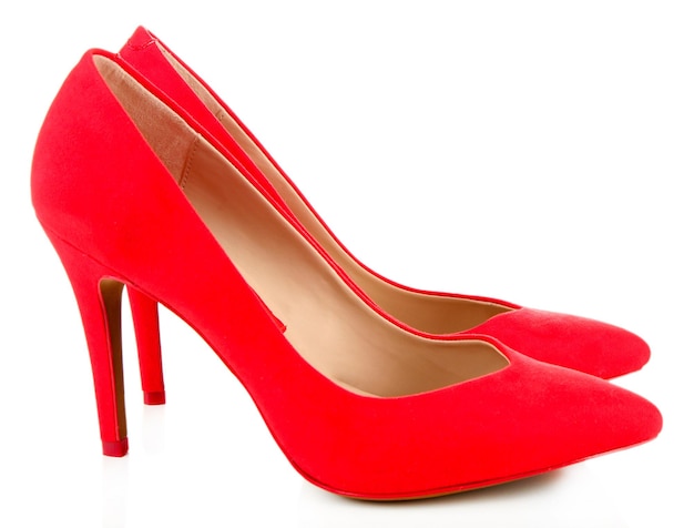 Belle scarpe femminili rosse isolate su bianco