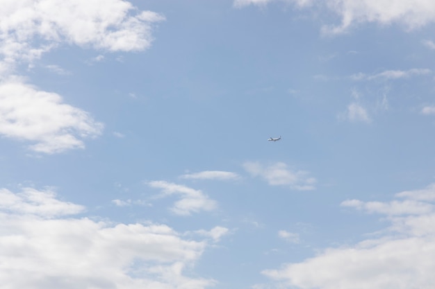 Belle soffici nuvole e cielo