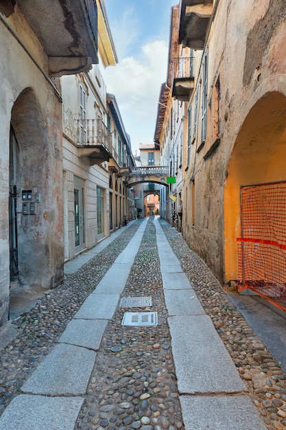 Belle strade della città di Orta San Giulio in Italia