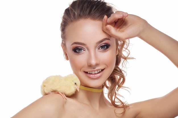 Bellezza del viso di una donna Trucco naturale