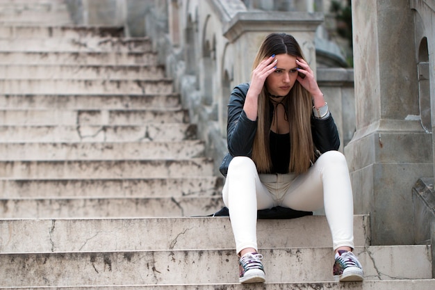 Bellezza donna depressa forte infelice.