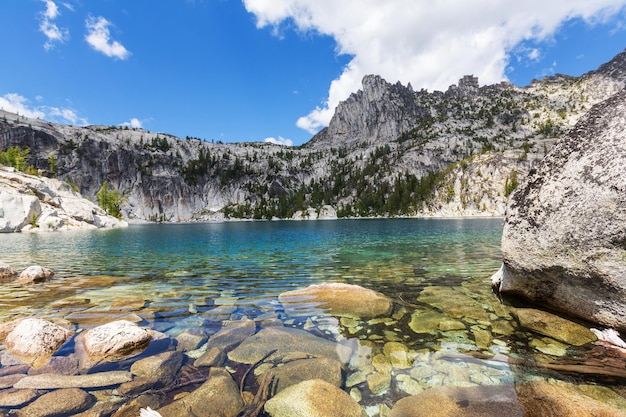 Bellissima area selvaggia dei laghi alpini a Washington, USA