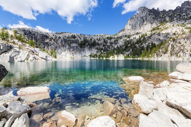 Bellissima area selvaggia dei laghi alpini a Washington, USA