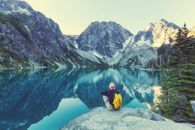 Bellissima area selvaggia dei laghi alpini a Washington, USA