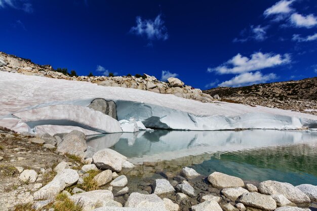 Bellissima area selvaggia dei laghi alpini a Washington, USA