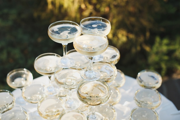 Bellissima cerimonia di matrimonio in giardino