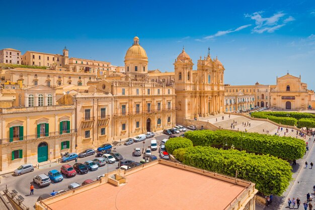 Bellissima città di Noto, Capitale Italiana del Barocco. Veduta della Cattedrale nel centro della città. Provincia di Siracusa, Sicilia, Italia