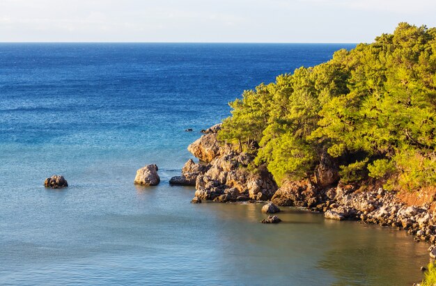 Bellissima costa del mare in Turchia