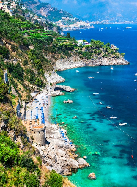 Bellissima Costiera Amalfitana con mare turchese. Italia