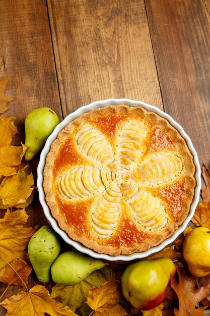 Bellissima crostata di pere biologiche fresche