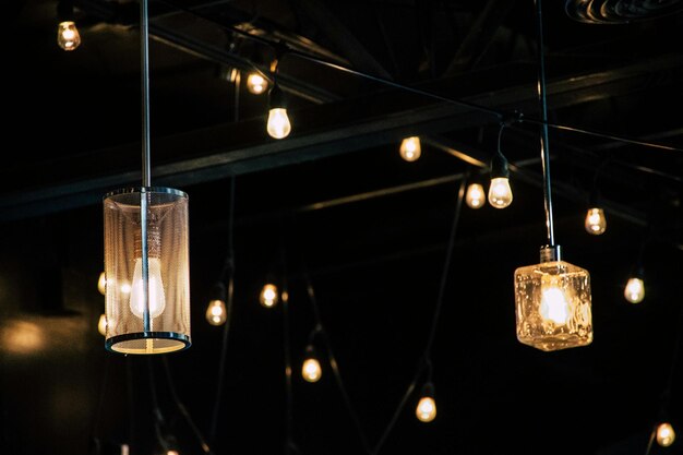 bellissima fonte luminosa lampadina e luce di candela