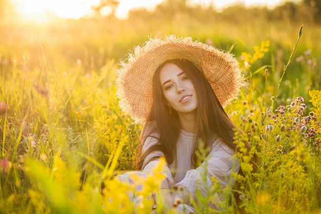 Bellissima giovane donna