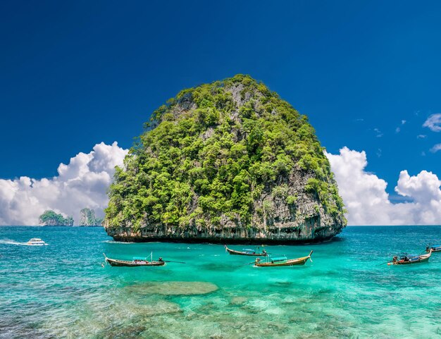 Bellissima isola disabitata in Thailandia