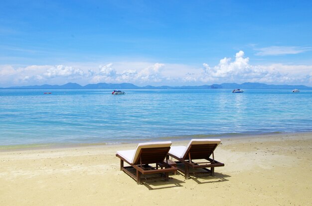 Bellissima spiaggia e mare tropicale