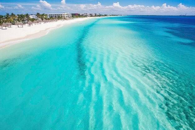 Bellissima spiaggia paradisiaca con acqua cristallina e resort di sabbia soffice