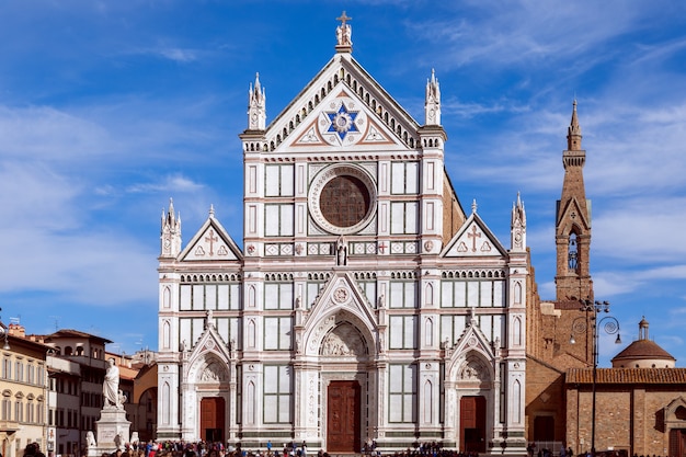 Bellissima vista della Basilica di Santa Croce (Basilica di Santa Croce) a Firenze, Italia