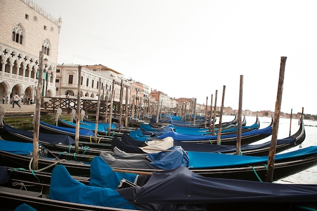 bellissima vista della città sulle acque di Ventia in Italia