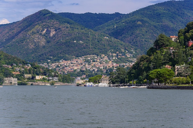 bellissima vista sulle montagne in Europa