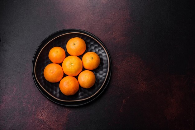 Bellissime decorazioni natalizie con giocattoli natalizi clementine e pan di zenzero