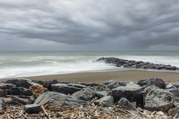 Bellissime fotografie a lunga esposizione sulle rive del mar mediterraneo