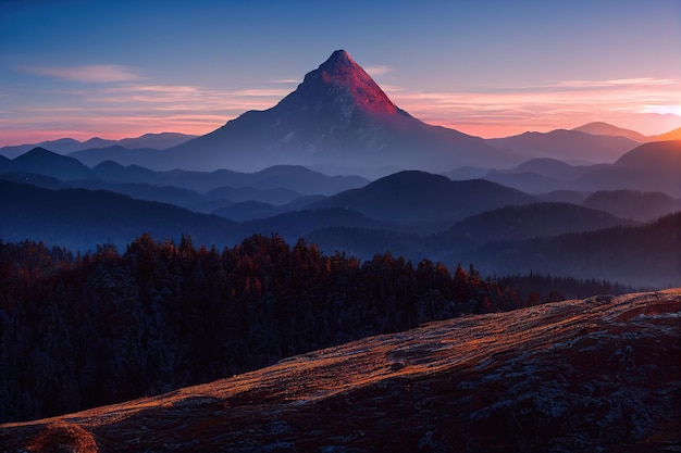 Bellissime montagne antiche all'alba al sole del mattino e nella nebbia