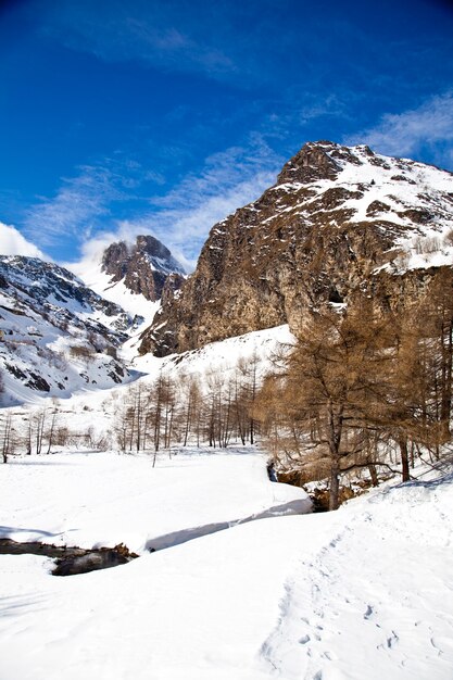 Bellissimi colori sulle Alpi vicino ai confini Svizzera/Italia