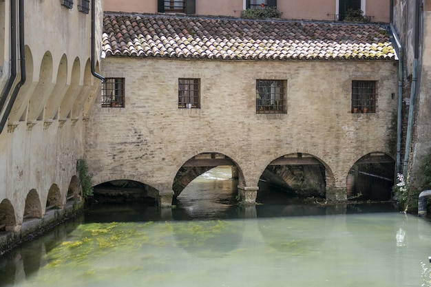 Bellissimi edifici della costa nel canale dei Buranelli Treviso, Italia