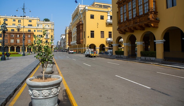 Bellissimi edifici e strade coloniali nella capitale peruviana Lima