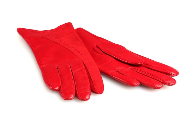 Bellissimi guanti da donna in pelle rossa isolati su bianco