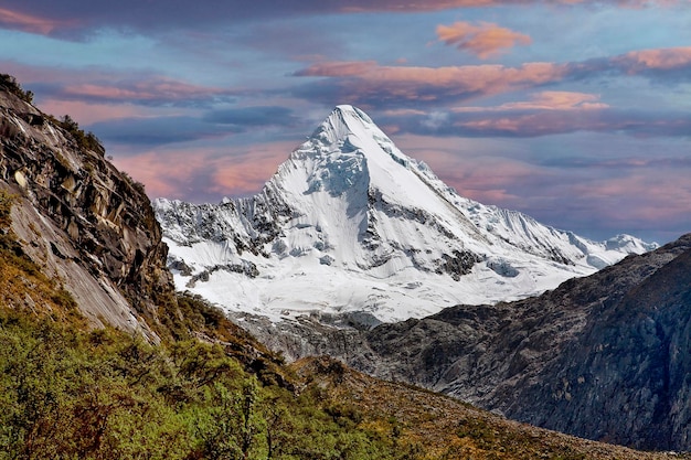 Bellissimo Artesonraju innevato a Caraz Perù