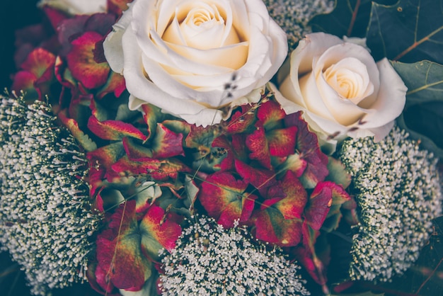 Bellissimo bouquet con ortensie e rose